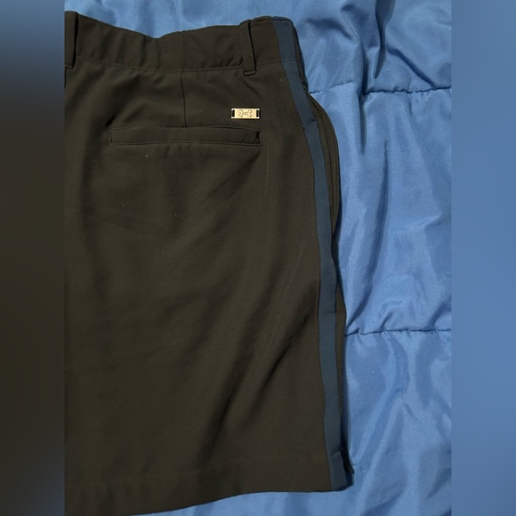 Women’s Underarmour Classic Black Golf Shorts Size Medium Navy Blue stripe - Picture 3 of 5